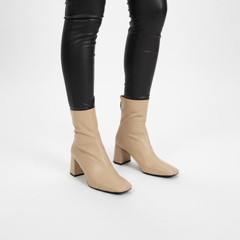 Angel Alarcon Beige Leather Boots Woman Size 39